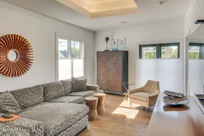 7 Mi to Dtwn & Lake Erie: Sleek Cleveland Apt! - Interiör