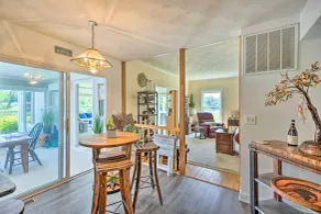 Idyllic Waterfront Home w/ Game Room & Dock - Innenbereich