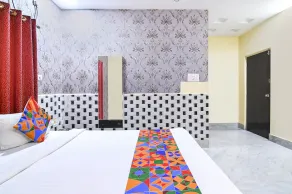 FabHotel Saltlake Palace - Nr Anandlok Hospital - Room