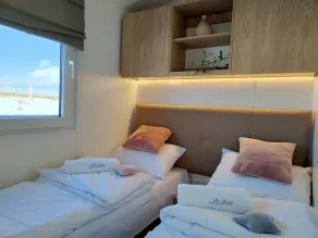Giżycko-Żywki, Masuria Resort Village, całoroczne domki z widokiem na jezioro - Rom