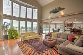 Secluded Home w/ Pool ~ 14 Mi to Coeur d'Alene! - Interiör
