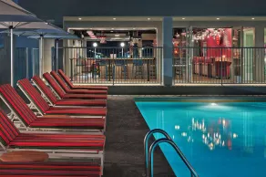 Graduate by Hilton Tempe - Piscine