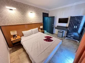 Blue Golden Sea - Room