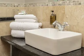 Howfield Manor Hotel - Bathroom