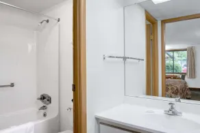 Knights Inn Pittston - Bathroom
