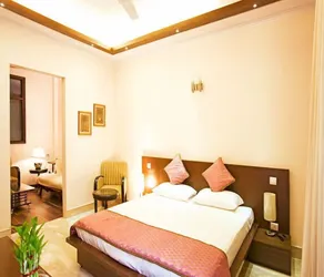 Evergreen Suites Defence Colony - Room