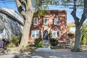 Walk to Constitution Beach: Mid-century Boston Gem - Interior