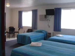 Cedar Lodge Motel - Room