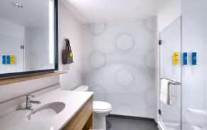 Tru By Hilton Clearfield Hill Air Force Base, UT - Salle de bain