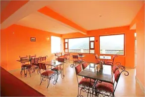 Hotel Avlokan - Near Kainchi Dham Mandir - Restaurant