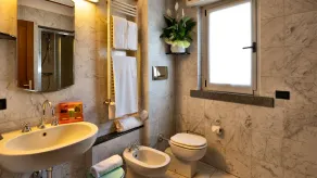 Hotel Sunflower - Badrum