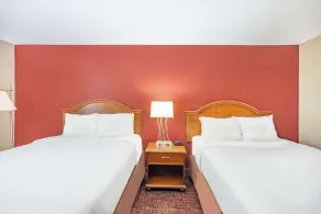 Ramada by Wyndham Grand Forks - Chambre