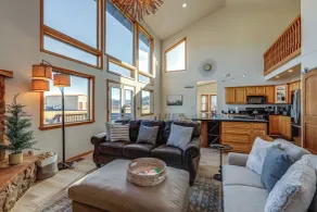 Scenic Flagstaff Home w/ Hot Tub & Mountain Views - Innenbereich