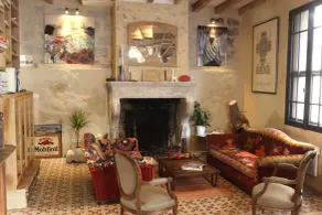 LA CASA DE BOULBON - Zona de estar del vestíbulo