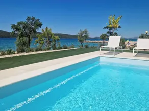 Amadria Exclusive Beach Villa - Pool