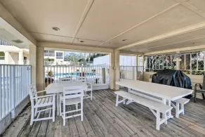 Waterfront Nokomis Condo < Half Mile to Beach! - Innvendig