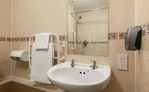 Days Inn Tewkesbury - Bathroom