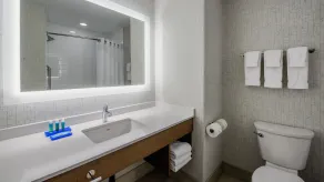 Holiday Inn Express Airdrie by IHG - Salle de bain