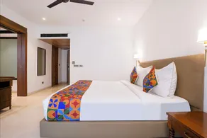 FabHotel Prime The King's Court - 700M From Calangute Beach - Room