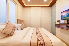 Golden Key - Badli Near Rohini Sec 18- 19 Metro - Quarto