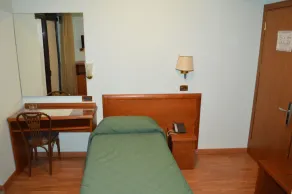 Canadian Hotel - Room