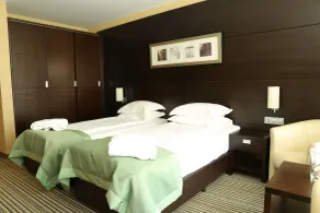 Best Western Plus Olives City Hotel - Free Pool & Parking - Room