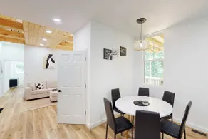 Cozy Restful Treehouse Feel Home w/ gas Grill & AC - Innvendig