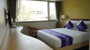 Purple Beds by VITS Dwarkesh, Surat - Zimmer