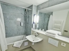 Kyriad Cambrai - Badezimmer