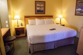 Medicine Hat Lodge - Room