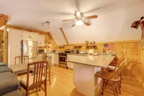 7 Mi to Ski Slopes! Cozy Madison Cabin w/ Fire Pit - Innenbereich