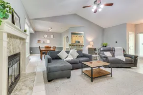Deck & Greenbelt Access: Lovely Austin Home - Innenbereich