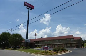 Red Roof Inn & Suites Cleveland, TN - Udendørsområde