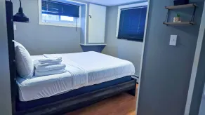 Cosy Basement Apartment on the East side. - Room