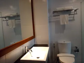 Grand Whiz Hotel Nusa Dua Bali - Bathroom