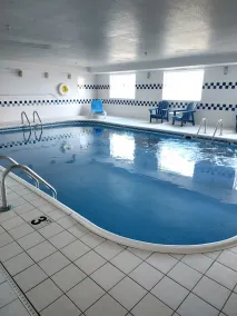 Days Inn & Suites by Wyndham Fargo 19th Ave/Airport Dome - Piscine
