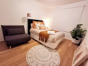 Holiday House in Laverton Modern Comfort ,Walk to Train Station,Car Hire Option - Rom