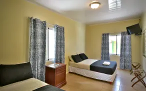Pista Q hostel and apartments - Room