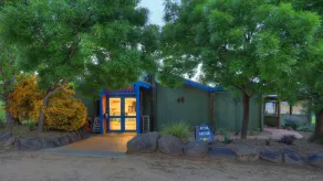 Lake Hume Holiday Park - Rezeption