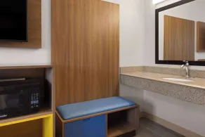 Day's Inn & Suites by Wyndham Indianapolis Airport East - Habitación