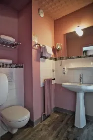 Brit Hotel Le Surcouf - Bathroom