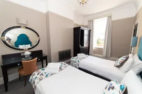The Queens Hotel - Room