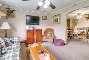 Pet-friendly Smithmill Retreat w/ Yard! - Interiör