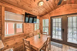 Beautiful New Bern Studio Cabin w/ Fire Pit! - Interiør