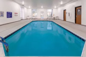 Microtel Inn & Suites by Wyndham Sunbury - Columbus North - Piscina