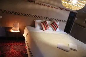 Dar Talmoudi ,Traditional Riad, Local Food, Camel , Desert Excursions - Zimmer