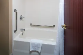Holiday Inn Express Hotel & Suites Burlington by IHG - Salle de bain
