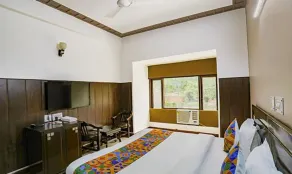 Fabhotel Traika Inn - Room