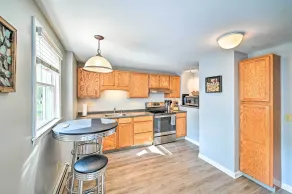 Cozy + Walkable Delmar Getaway w/ Fire Pit! - Innenbereich