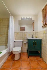 Pecos Trail Inn - Bathroom